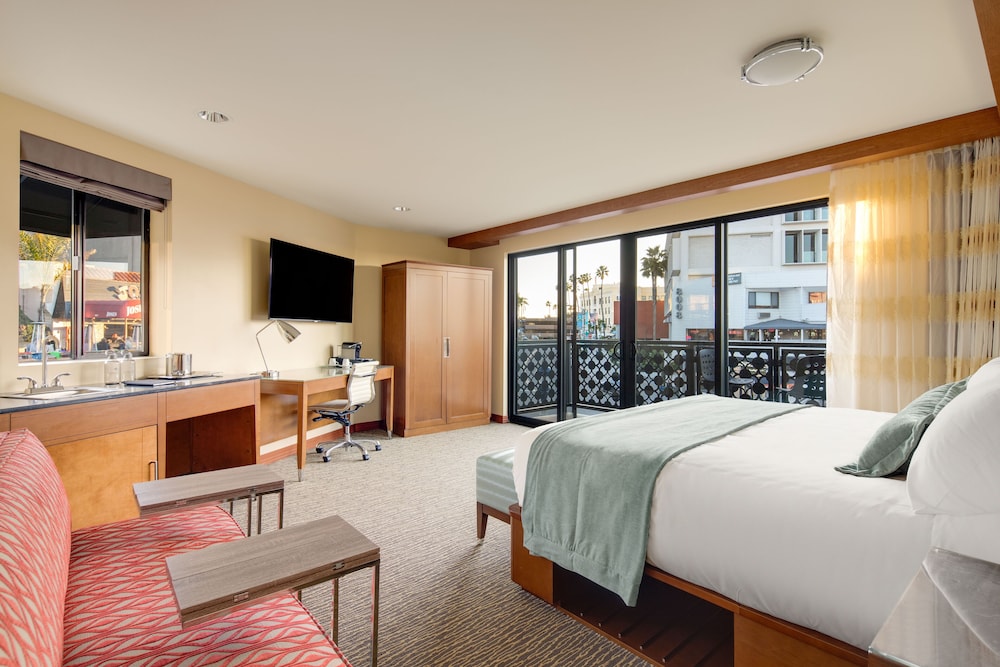 La Jolla Inn 47/68