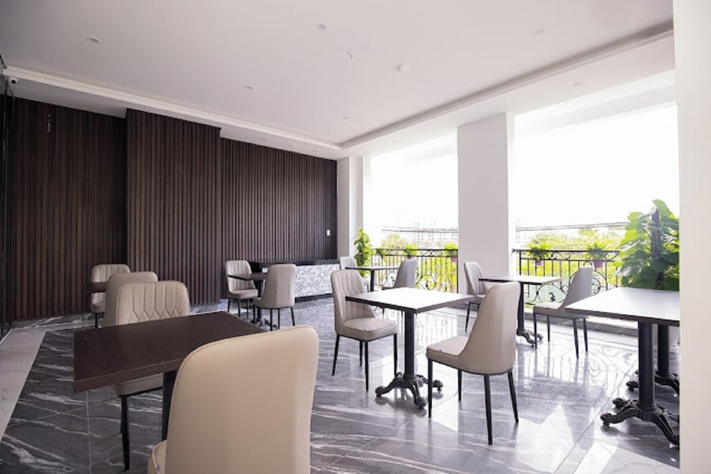 Monaco Hotel 39/49