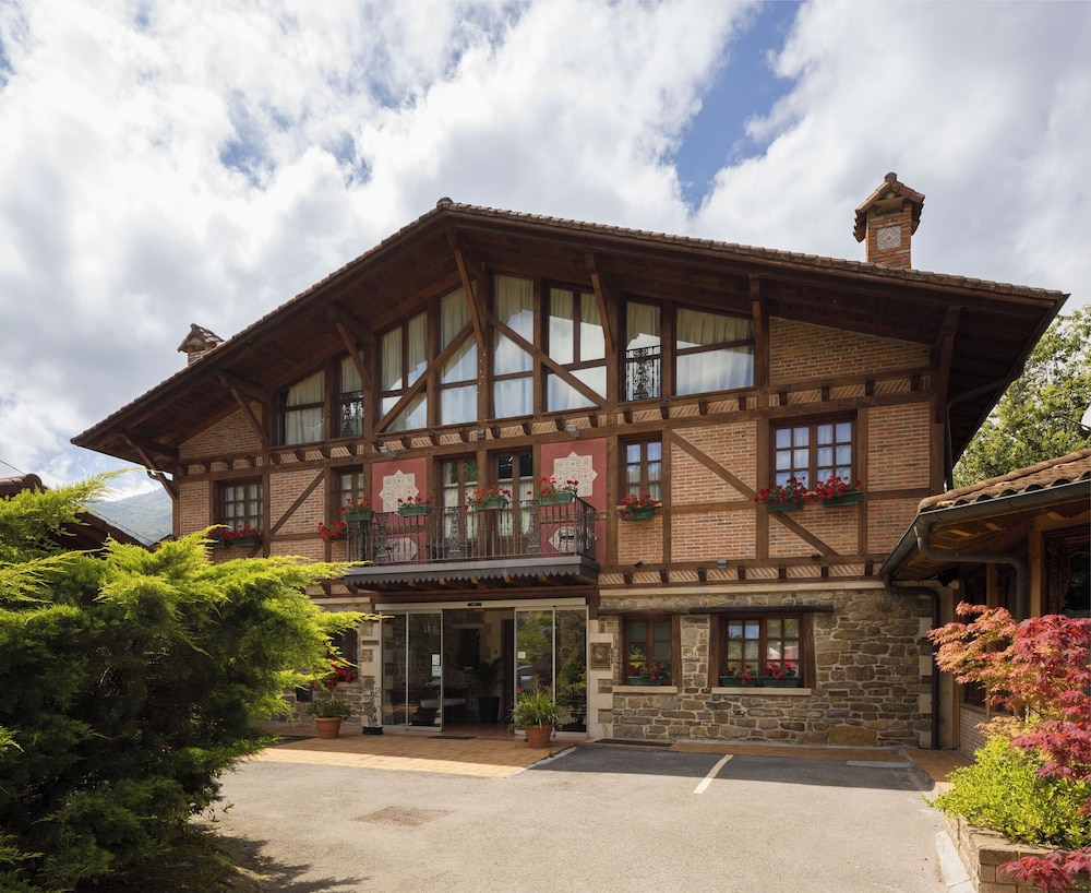 Hotel The Originals and Spa Etxegana 4/70