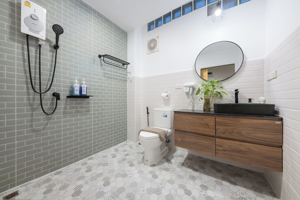 Lee's Mark Residence 10/50