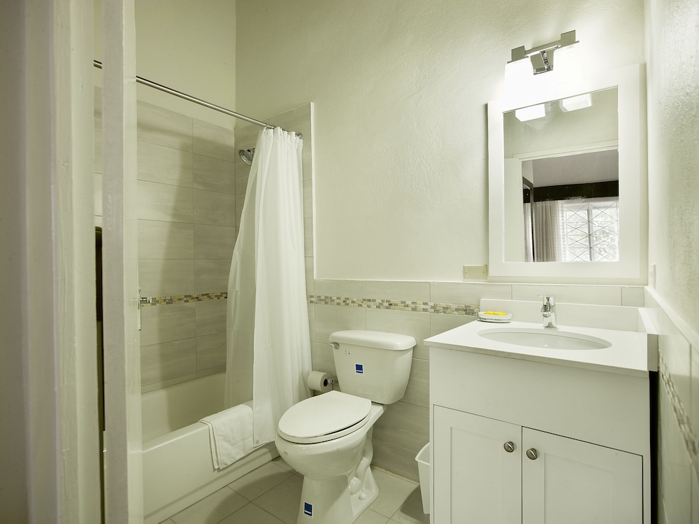 Shirley Retreat Hotel 28/34