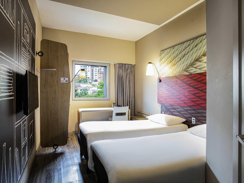 Ibis Cali Granada 26/75