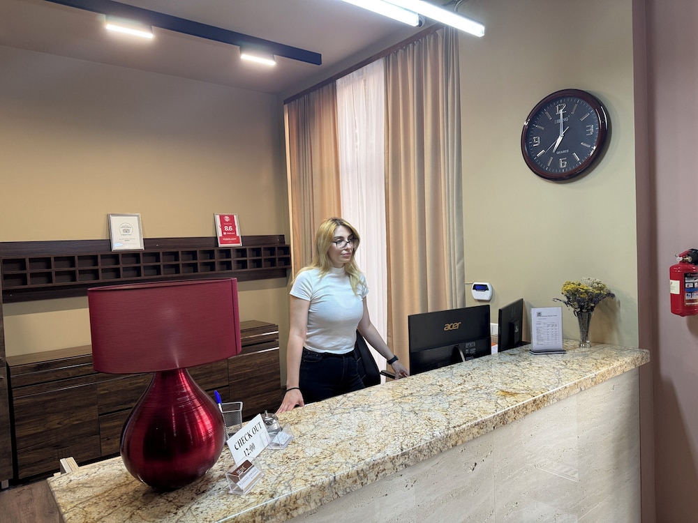 YEREVAN DELUXE HOTEL 6/61