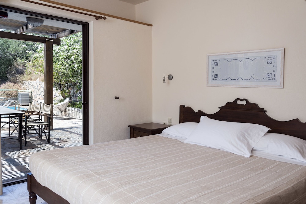 Istron Villas 15/50