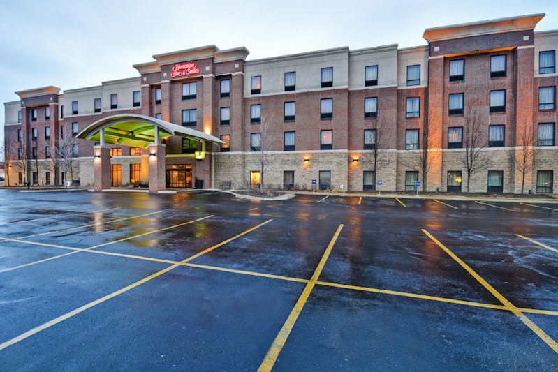 Hampton Inn Suites Detroit Canton 82/89