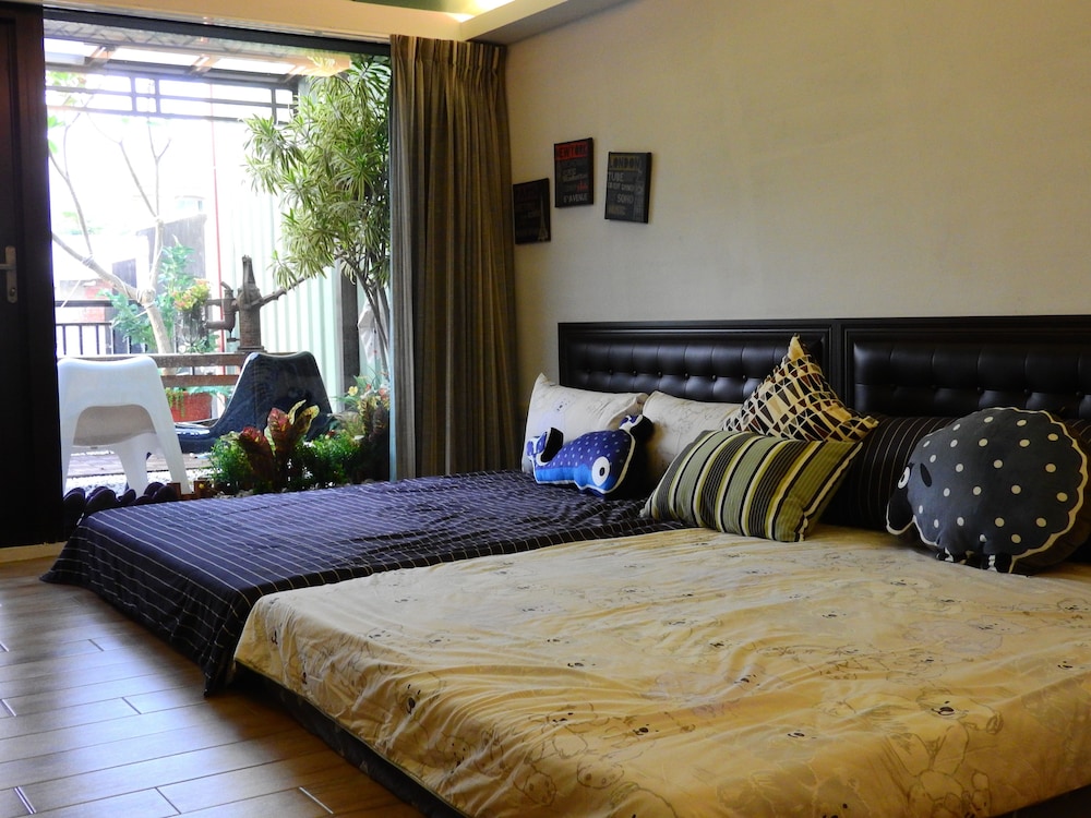 1 BEDROOM, GALLERY, QUADRUPLE
