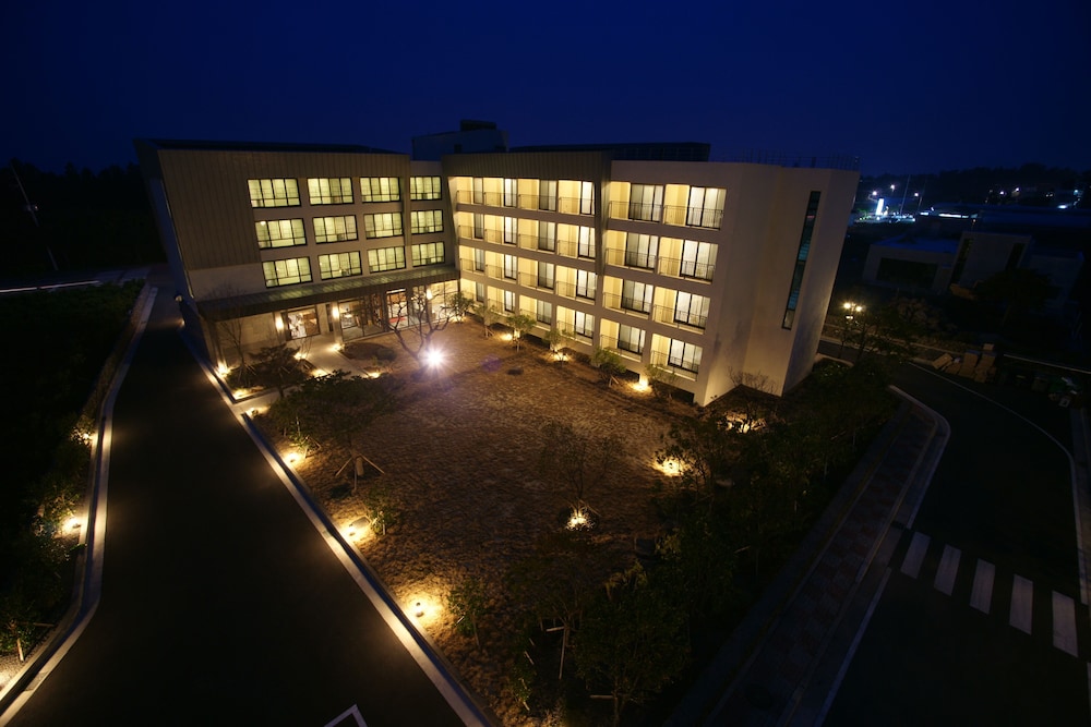 Illeinn Hotel 2/32