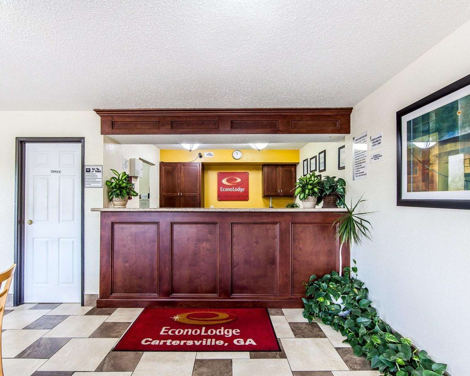 Econo Lodge Cartersville Emerson Lake Point 6/36
