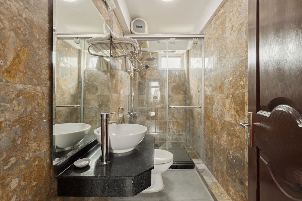 Hanoi Central Park Hotel 51/54