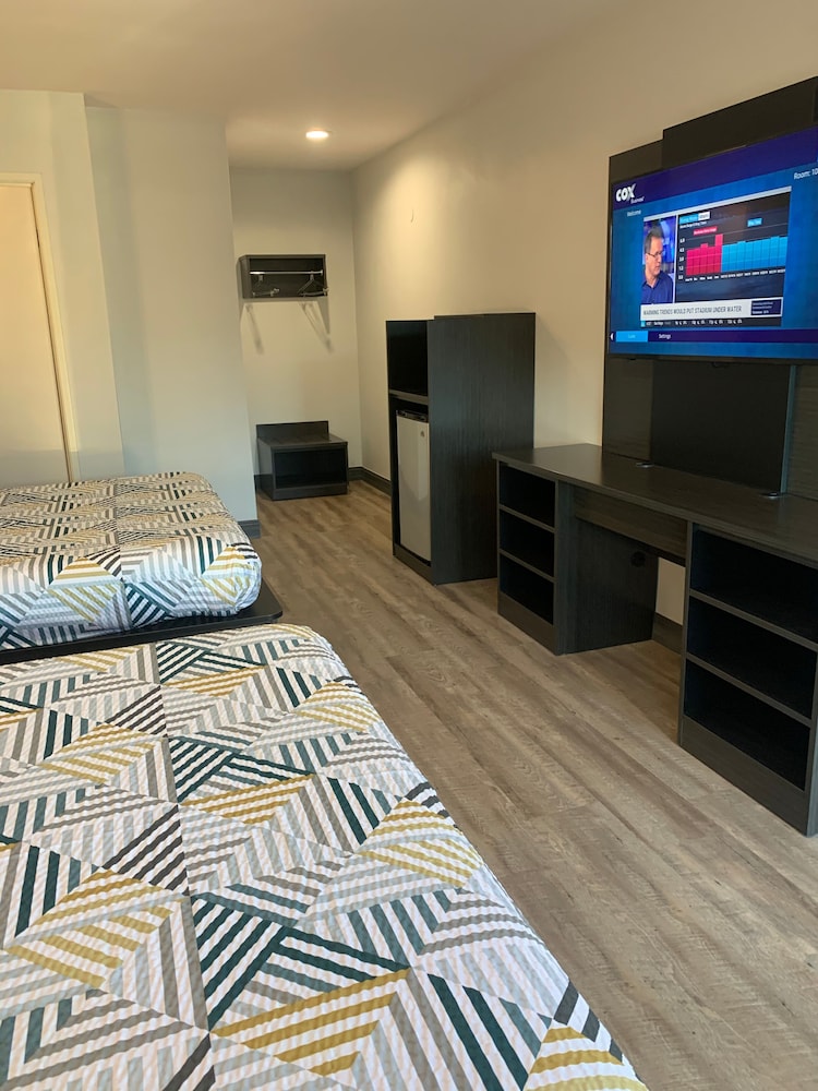 Motel6 San Diego, CA - Airport - Harbor 32/56