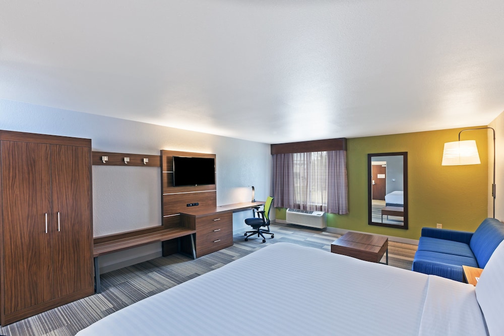 Holiday Inn Express Hotel And Suites Dallas Lewisville 33/69