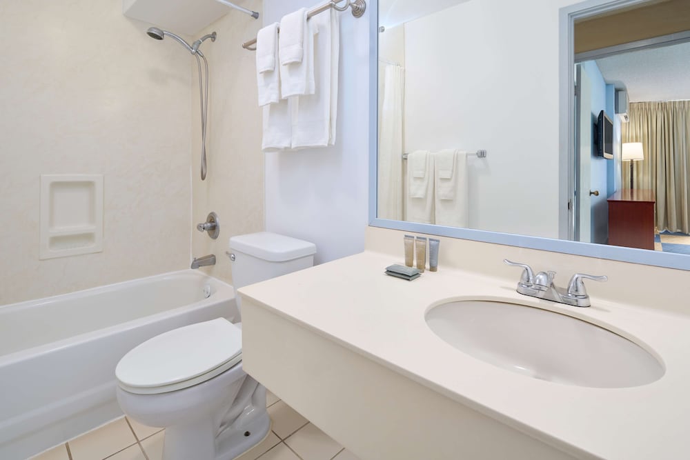 جناح بسريرين منفصلين بغرفتي نوم بمطبخ صغير، Ewa Hotel Waikiki 3/4