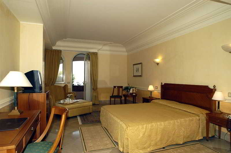 غرفة قياسية رباعية، Hellenia Yachting Hotel 2/2