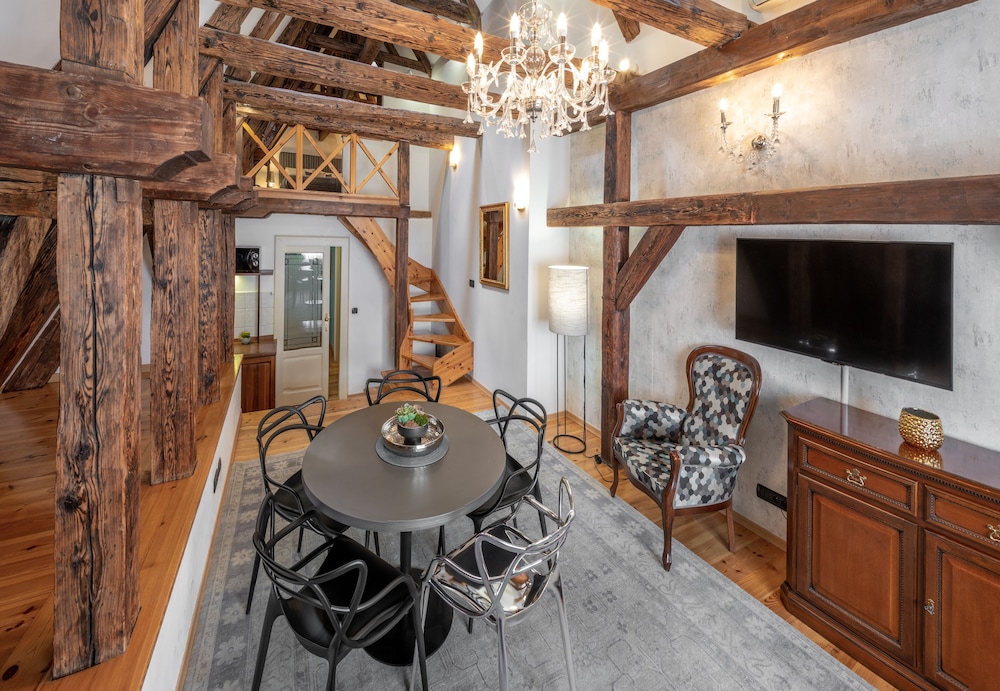 Chateau 9 Apartments by Adrez Living 38/50