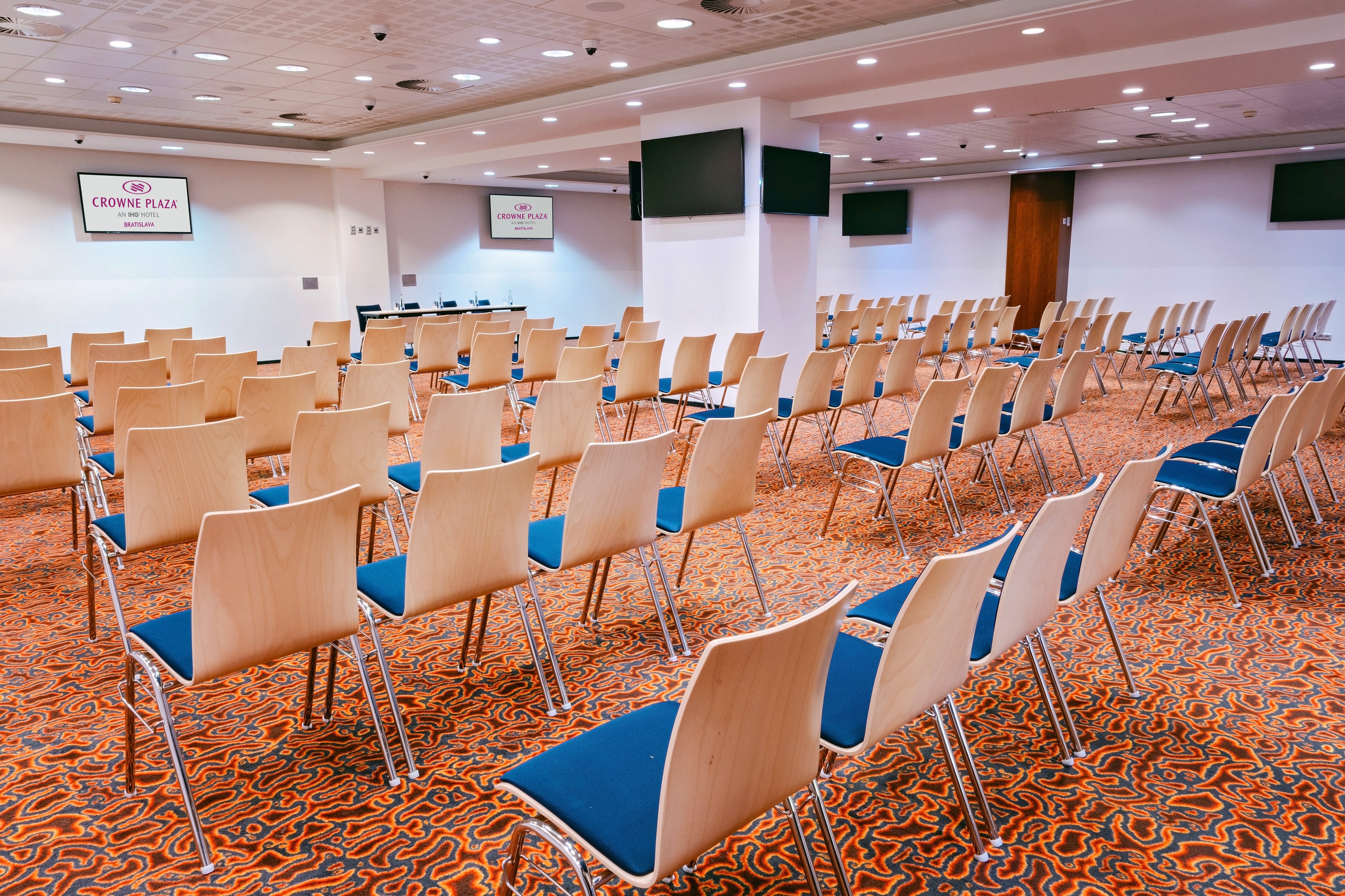 CROWNE PLAZA BRATISLAVA 67/74