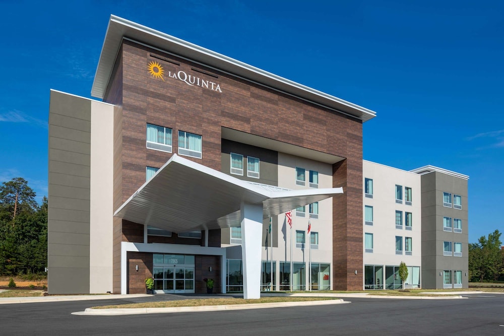 La Quinta Inn & Suites by Wyndham Greensboro Arpt High Point 3/52