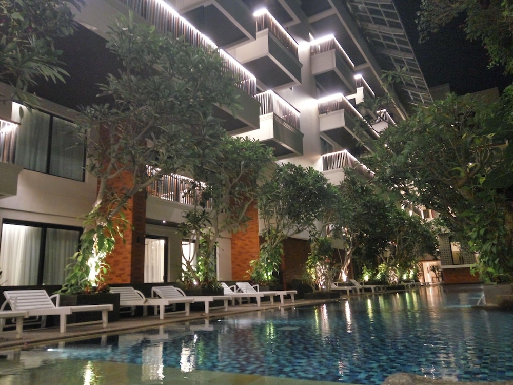 Jambuluwuk Oceano Seminyak Hotel 70/77