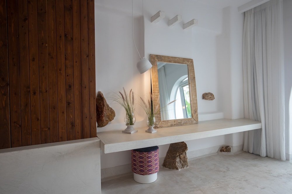 Kouros Exclusive Suites - Adults Only 65/78