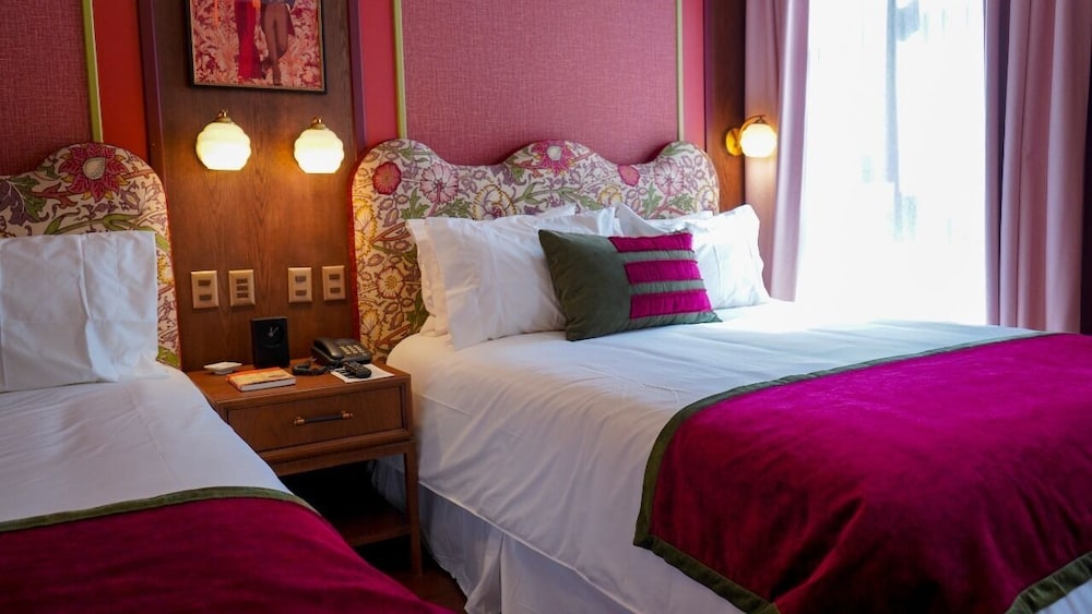 SUPERIOR, 2 QUEEN BEDS