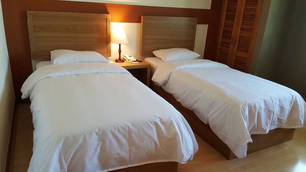 Diamond Hotel 16/38