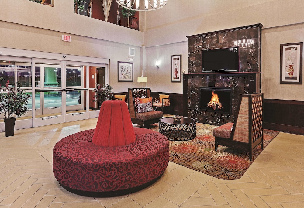 La Quinta Inn and Suites by Wyndham Ft. Worth - Burleson 31/53