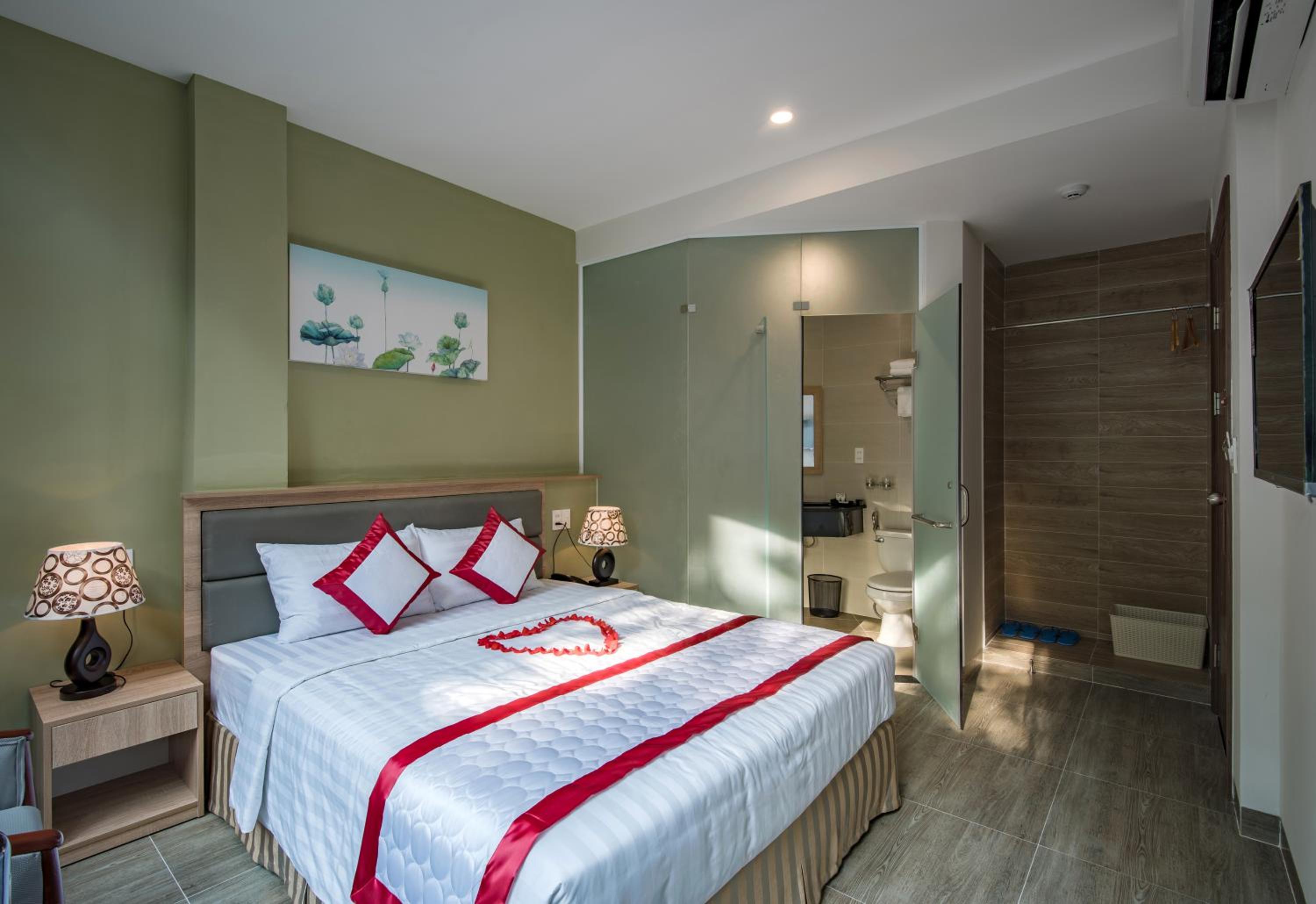 SUPERIOR, DOUBLE BED, NO WINDOW