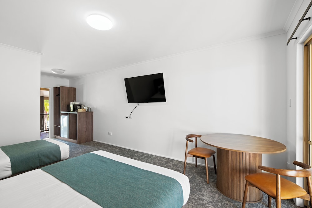 SUNDOWNER HOTEL MOTEL 19/49