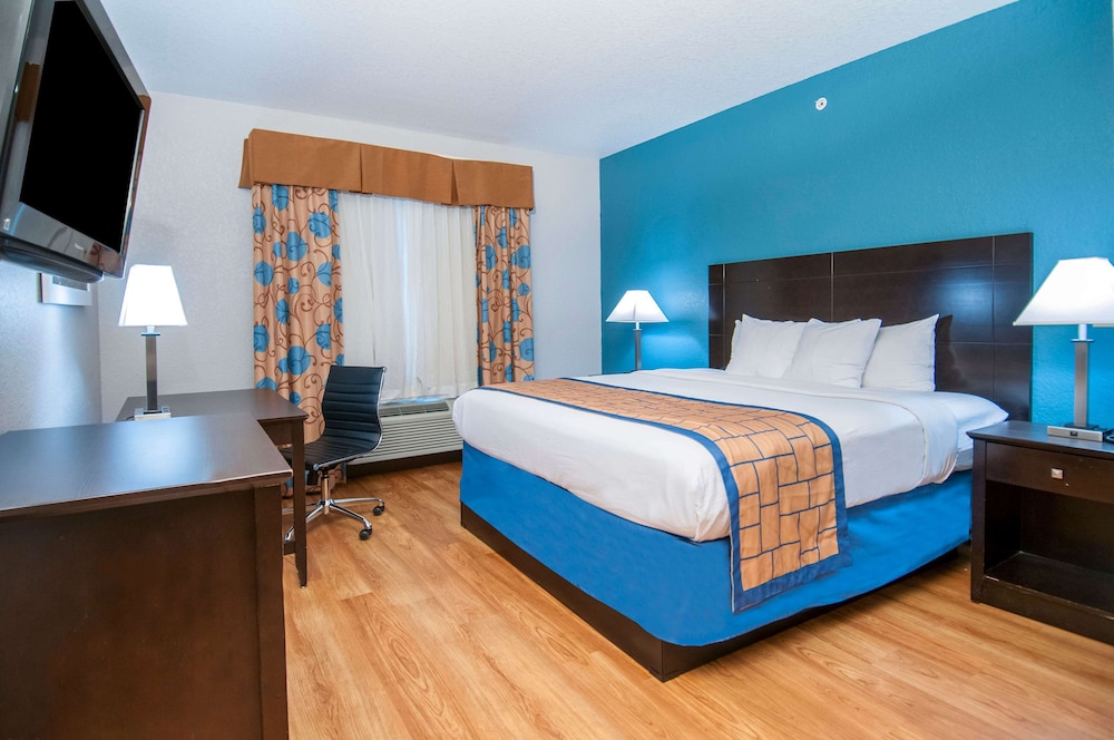Days Inn & Suites by Wyndham San Antonio near Frost Bank Ctr 11/42