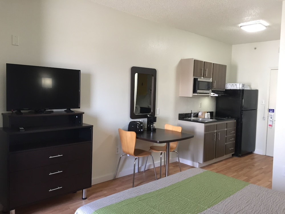 Suburban Studios Dallas Northwest Walnut Hill 34/49
