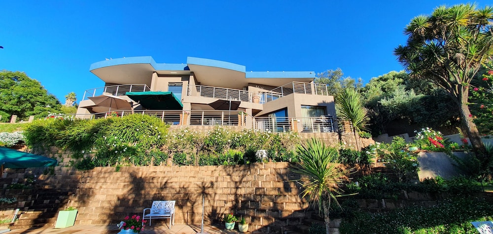 Over The Moon Guesthouse 4/50