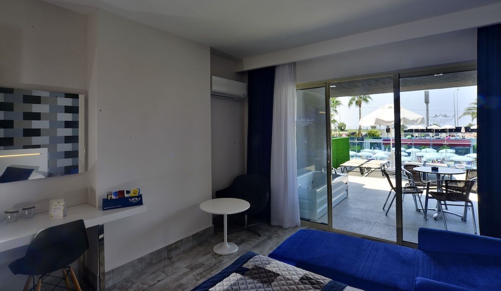 White City Beach - Adults Only +16 30/45