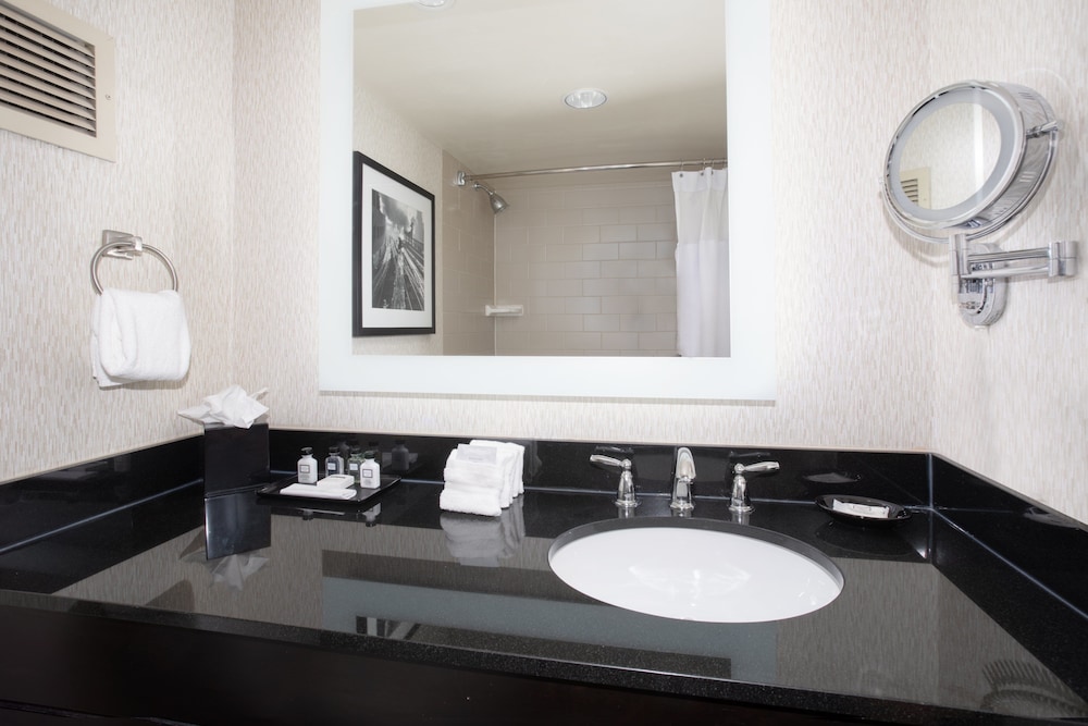 Crowne Plaza Kansas City Downtown 22/63