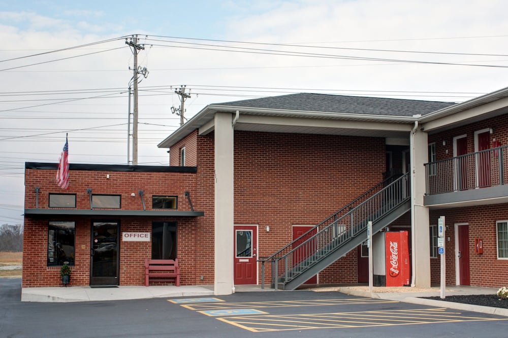 Luxbury Inn & Suites 2/34