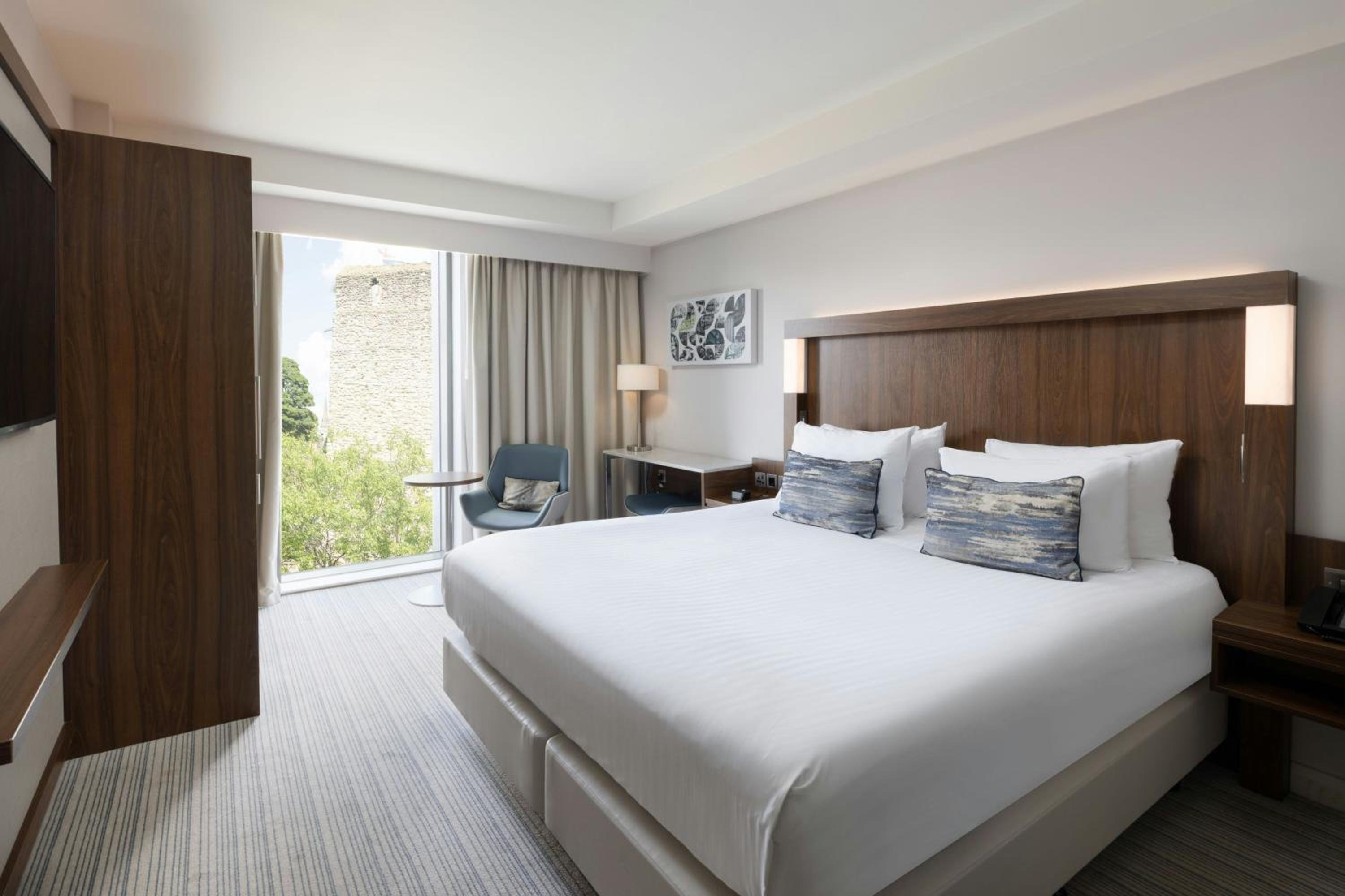 Room, King Bed, Castle View