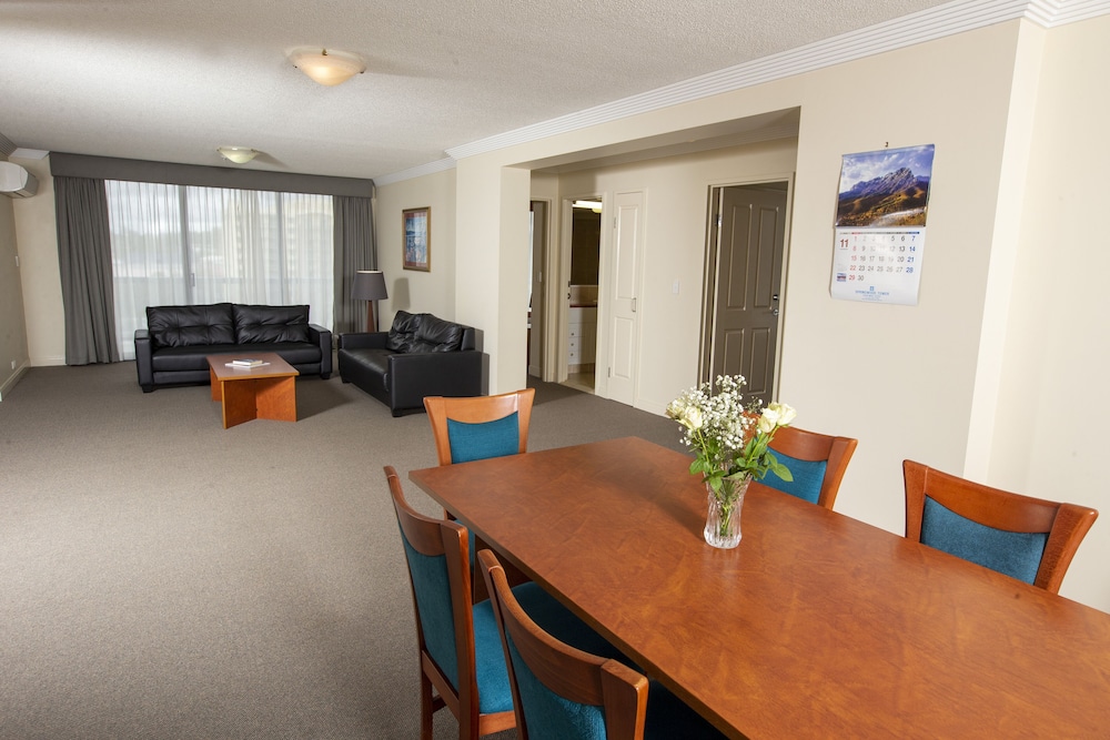 Springwood Tower Apartment Hotel 43/63