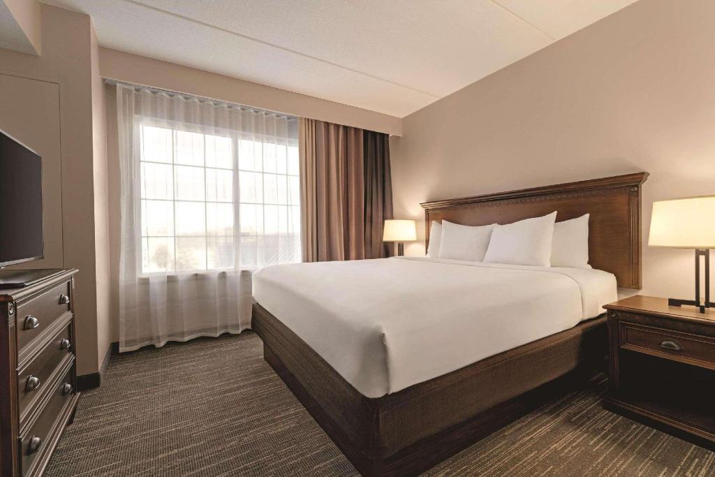 SUITE, KING BED