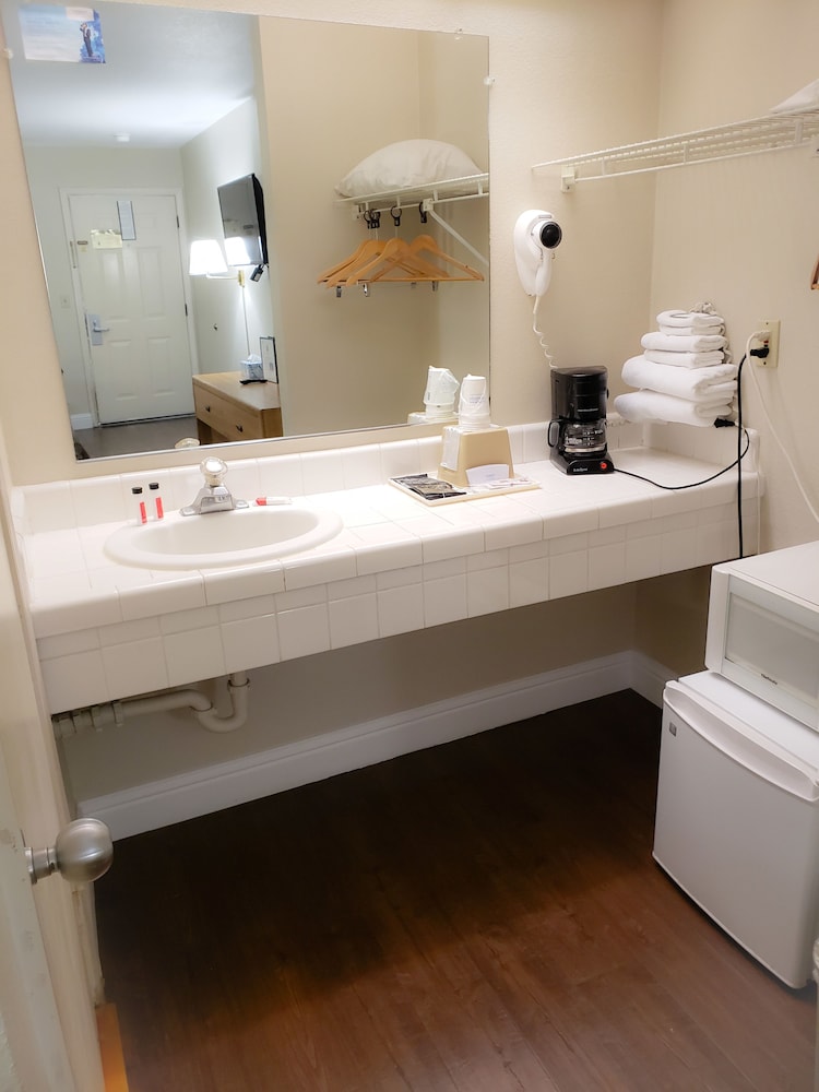 Super 8 By Wyndham Auburn 26/31