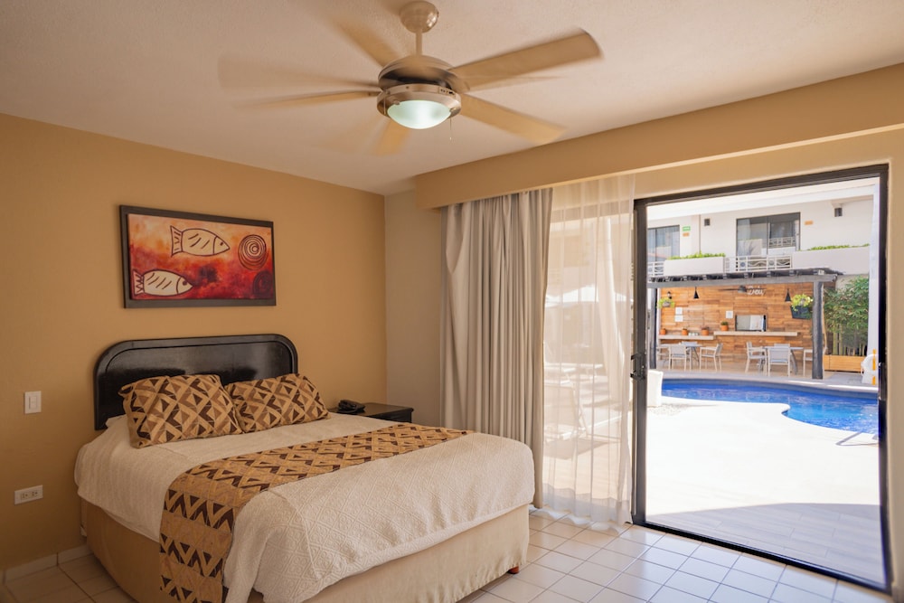DELUXE, SUITE, 2 QUEEN BEDS, GROUND FLOOR