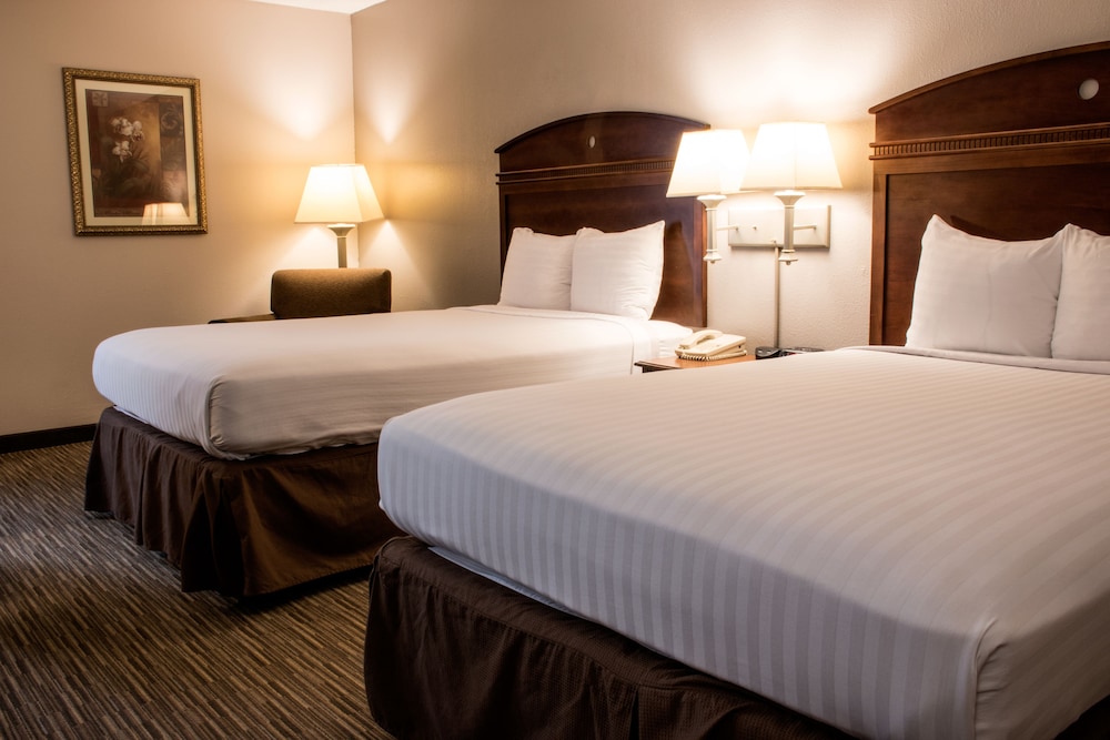 Greenstay Hotel and Suites 25/69