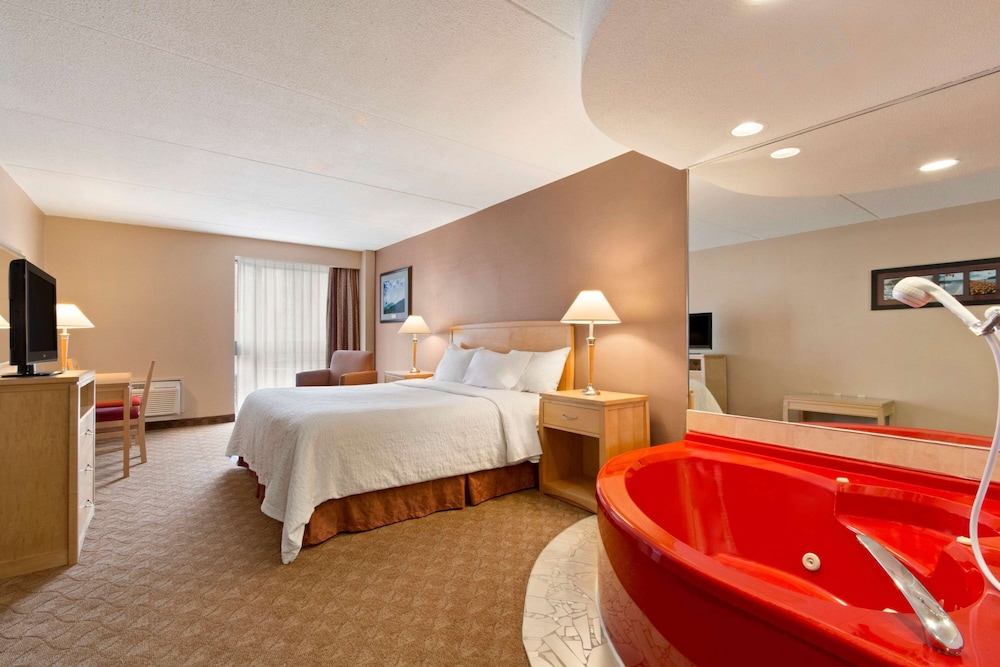 Days Inn By Wyndham Niagara Falls Near The Falls 21/44