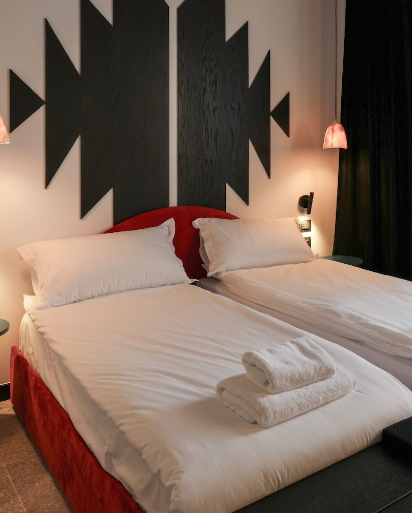 Bazaar Hotel 15/39