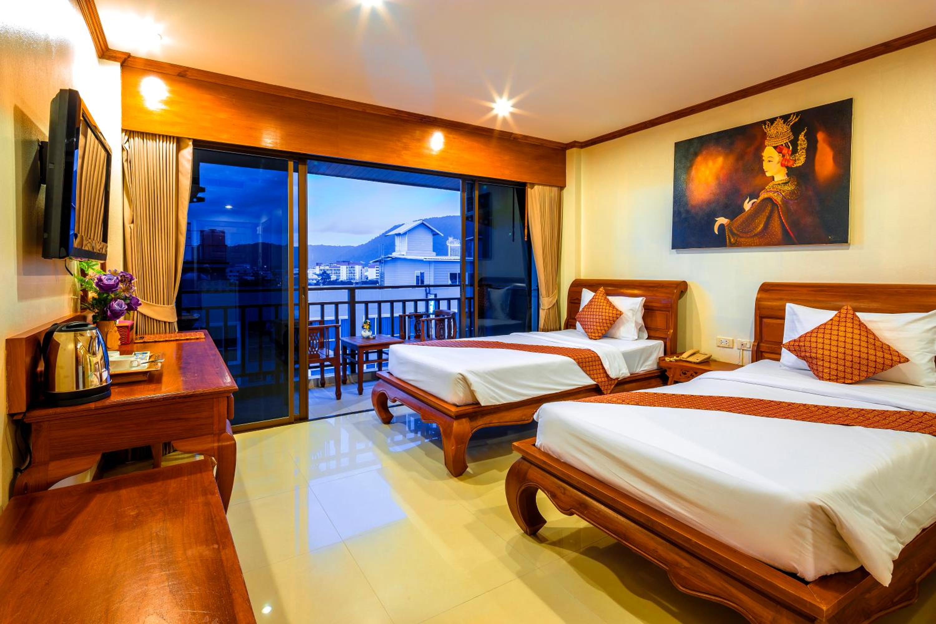 Deluxe, Twin Beds