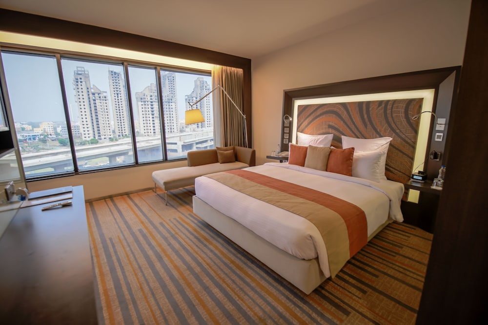 NOVOTEL KOLKATA HOTEL AND RESIDENCES 27/74