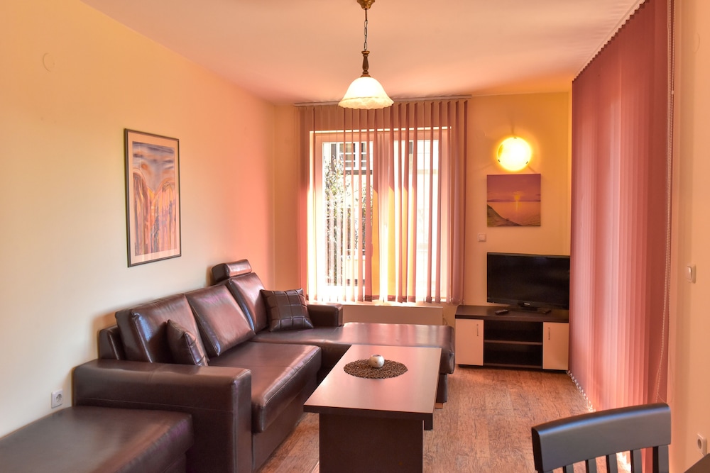 Bojur & Bojurland Apartment Complex 28/50