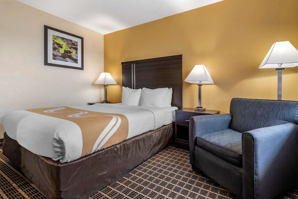 Quality Inn & Suites Warren PA 15/29