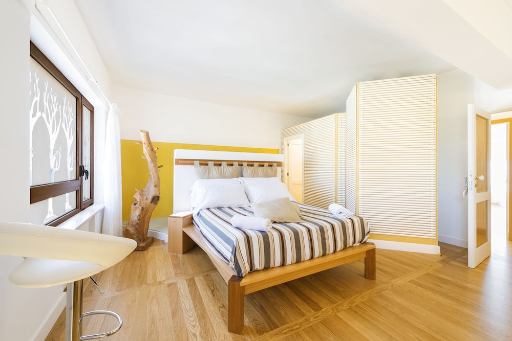 JUNIOR SUITE, DOUBLE BED, JETTED TUB