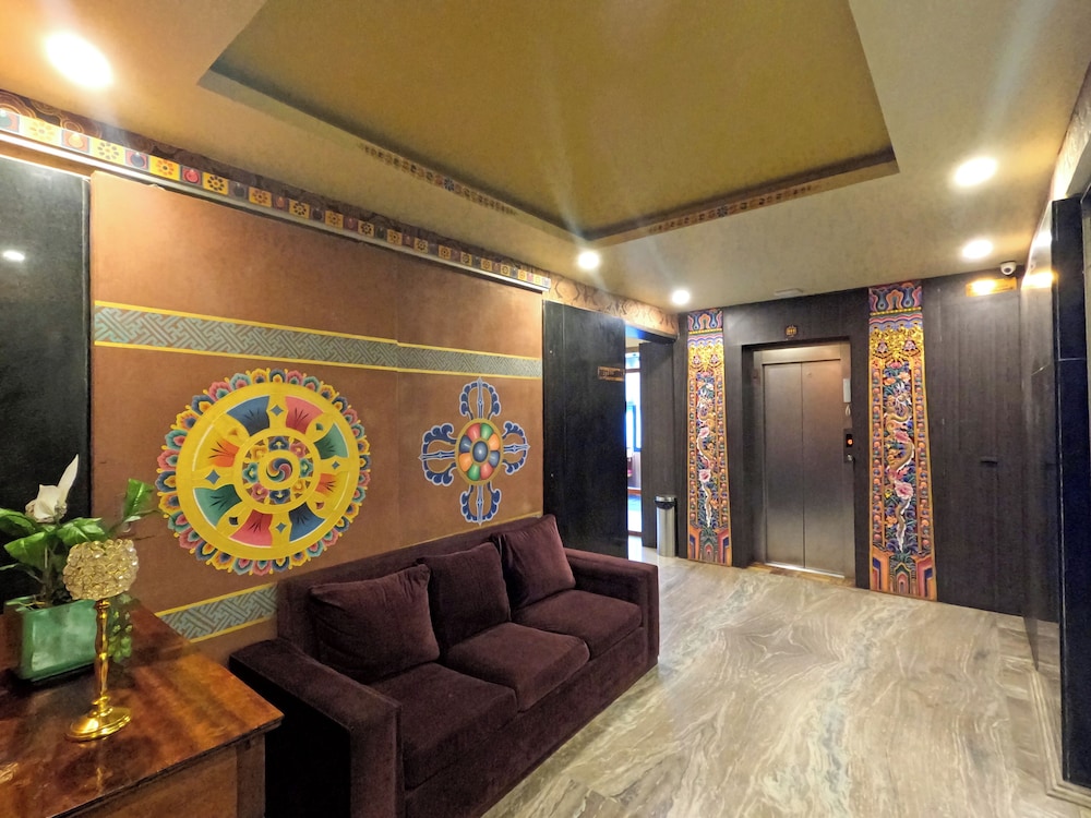 Khamsum Inn 31/47