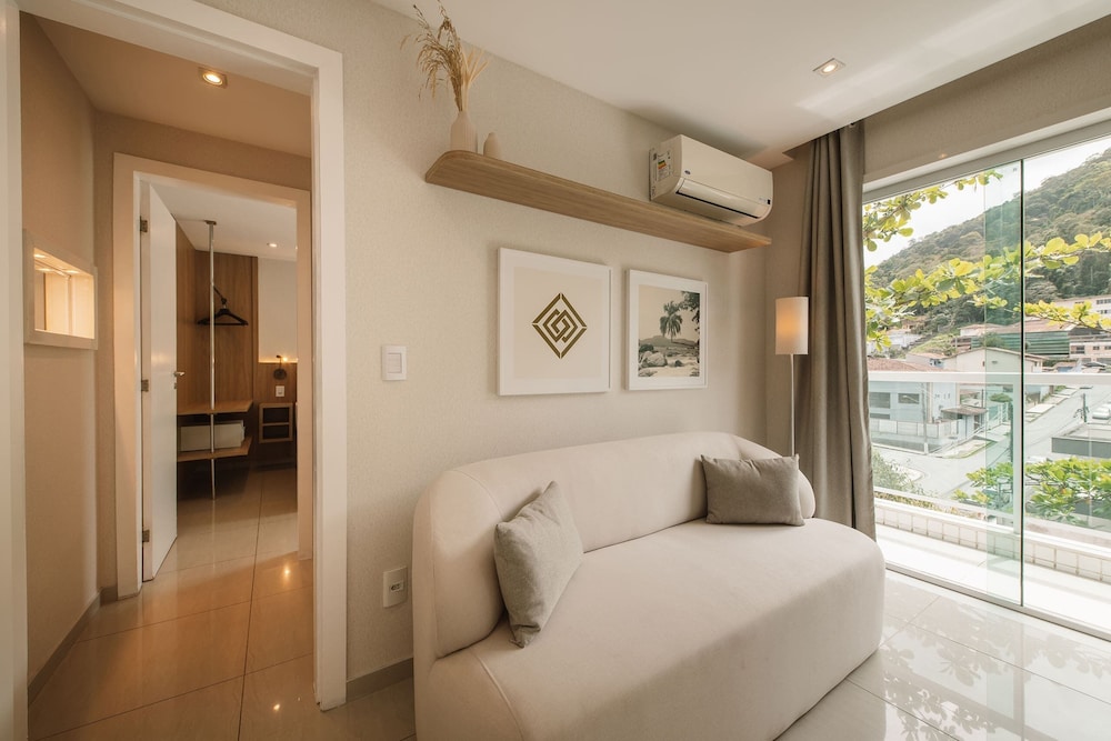 Angra Beach Hotel 24/68