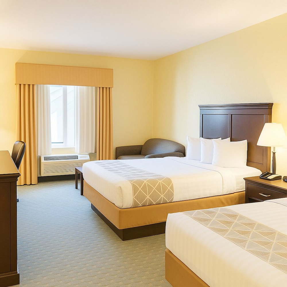ROOM, 2 QUEEN BEDS, SOFA, ACCESSIBLE