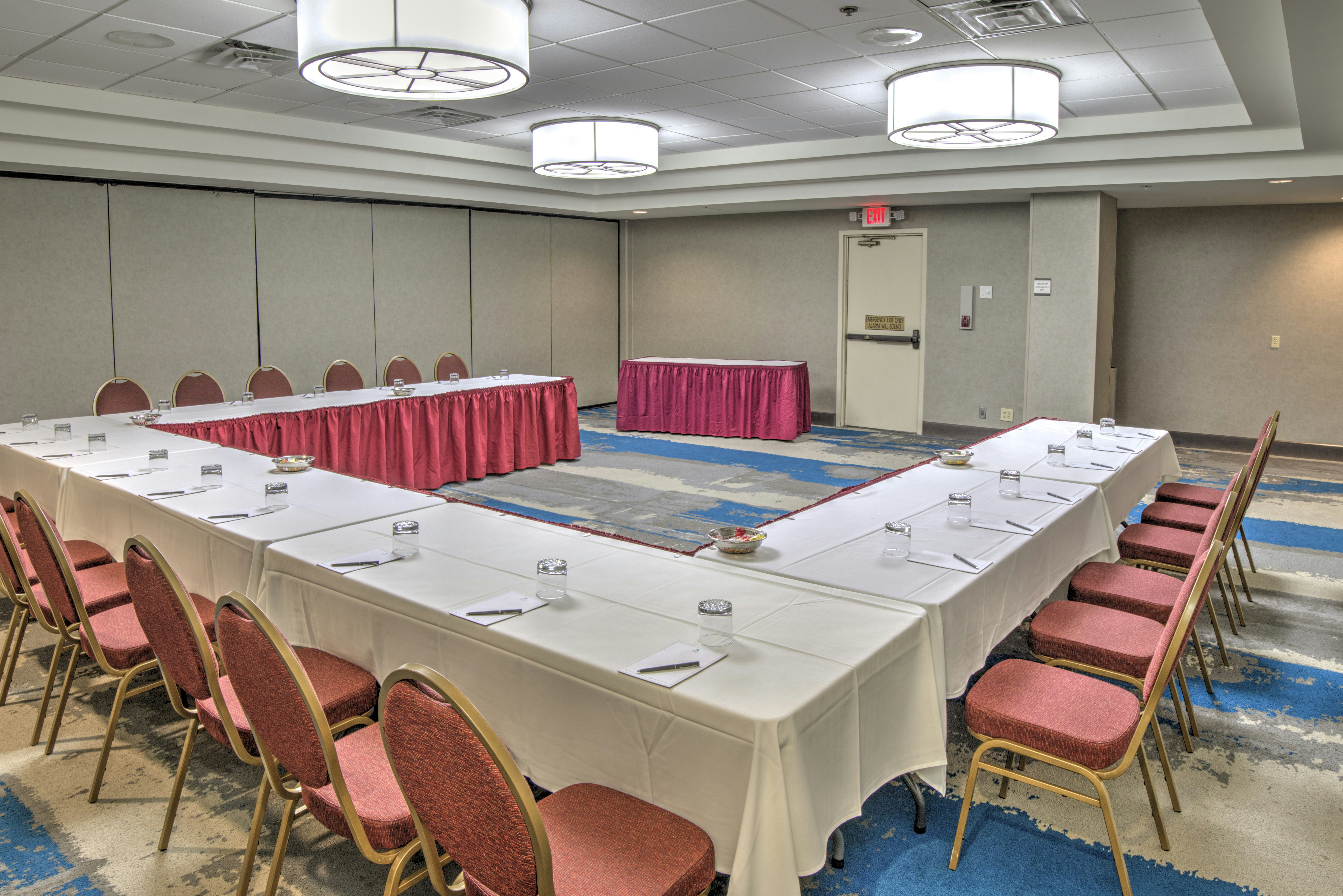 Embassy Suites Indianapolis North 22/24